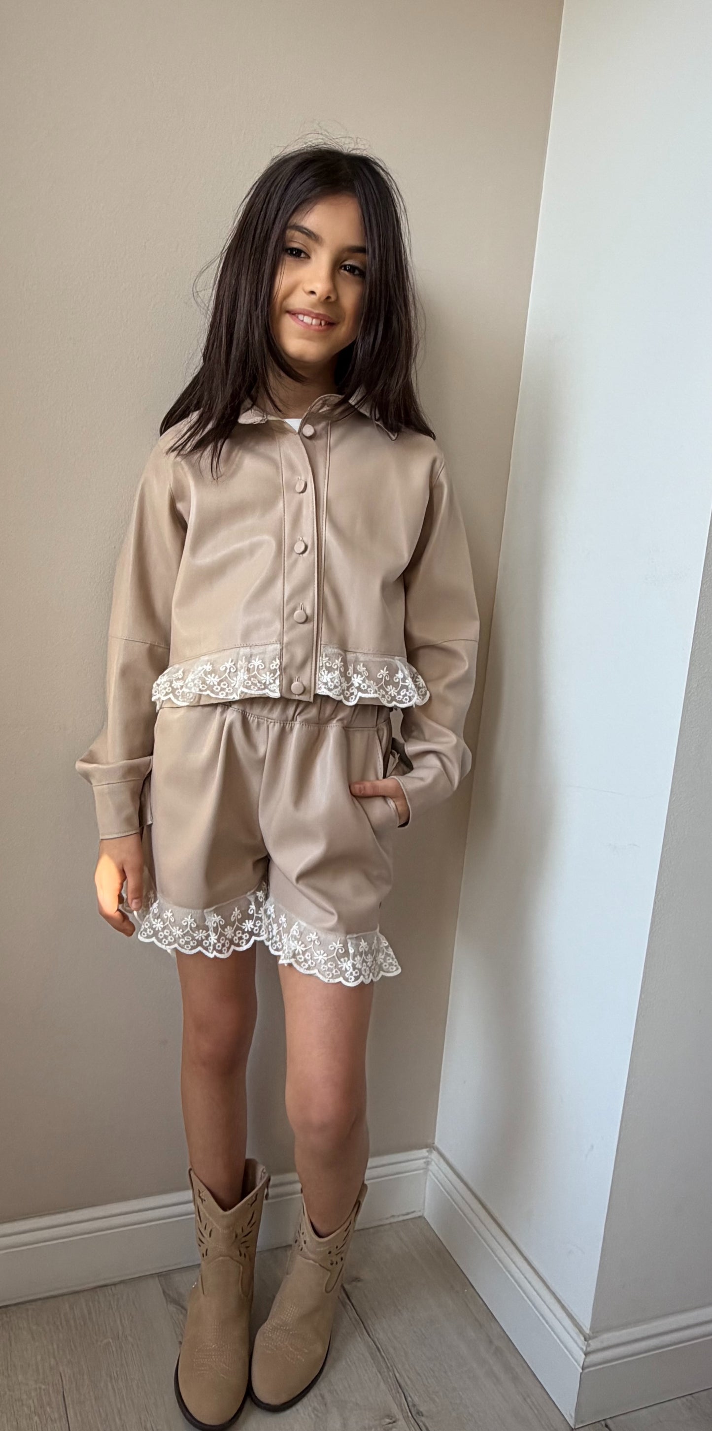 Compleu Sara(camasa+ pantalon scurt)